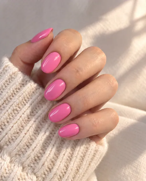 Uñas pintadas en color Rosa chicle con Lacqa